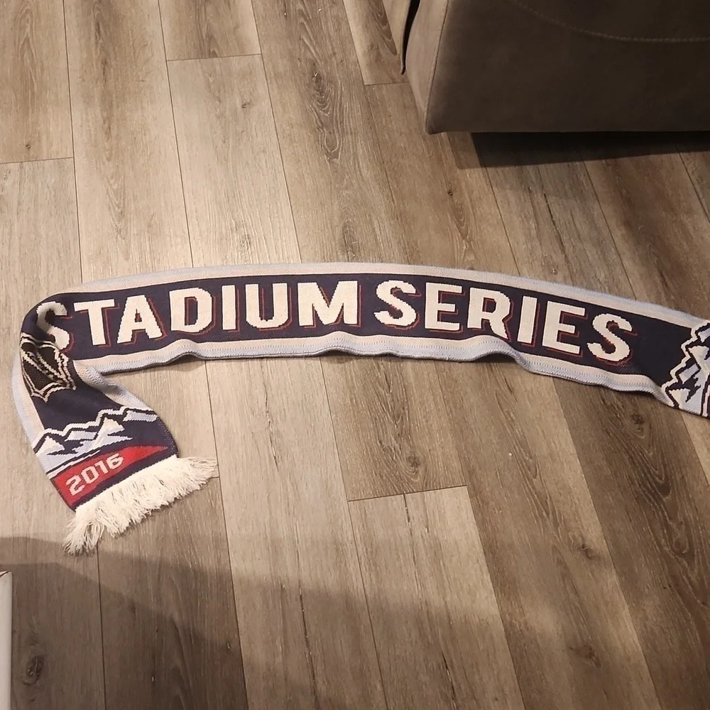 Rebook NHL Scarf